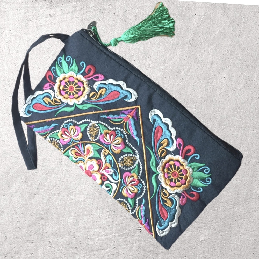🏆HOST
PICK🏆NEW Embroidered Clutch - Picture 2 of 5